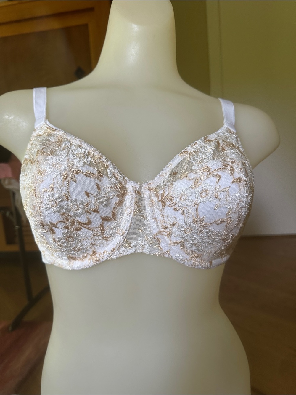 Embroidered Lace Underwire Bra in Ivory and Gold Vintage Olga Bra 36C